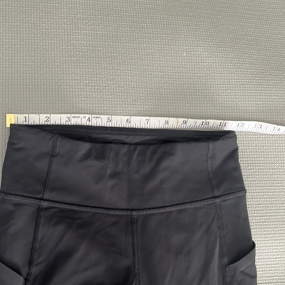 lululemon athletica cropped leggings size 2 - Picture 3 of 8